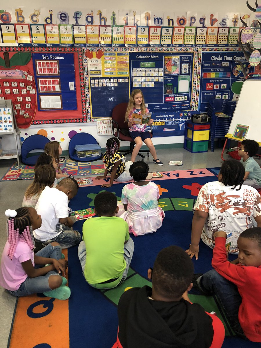 SchneiderIn1st's tweet photo. Thanks for letting us come down and show off our first grade reading skills to your kindergarteners @cynthia_gedman https://t.co/d0VuxjRoMW