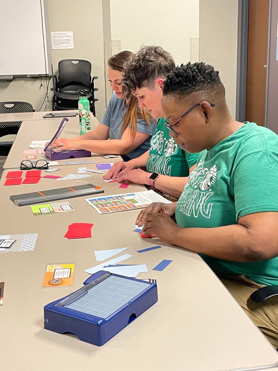 GemsofHopecr's tweet photo. Thank you, Starbucks, for spending your time making Gifts of Hope for cancer patients and their families! This stellar team created over 150 cards!

Send us an email at office@gemsofhope.com or fill out our form on our website to plan your own workshop! 
https://t.co/JitPq2YFN8 https://t.co/KZLq0bATT5