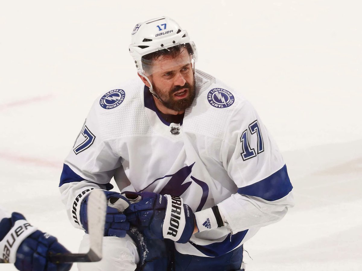 barstoolsports's tweet photo. The Tampa Bay Lightning Are The Most Hockey Tough Hockey Team That Ever Hockey'd https://t.co/5dZMbnC5nT https://t.co/Hmxqf2Ojid