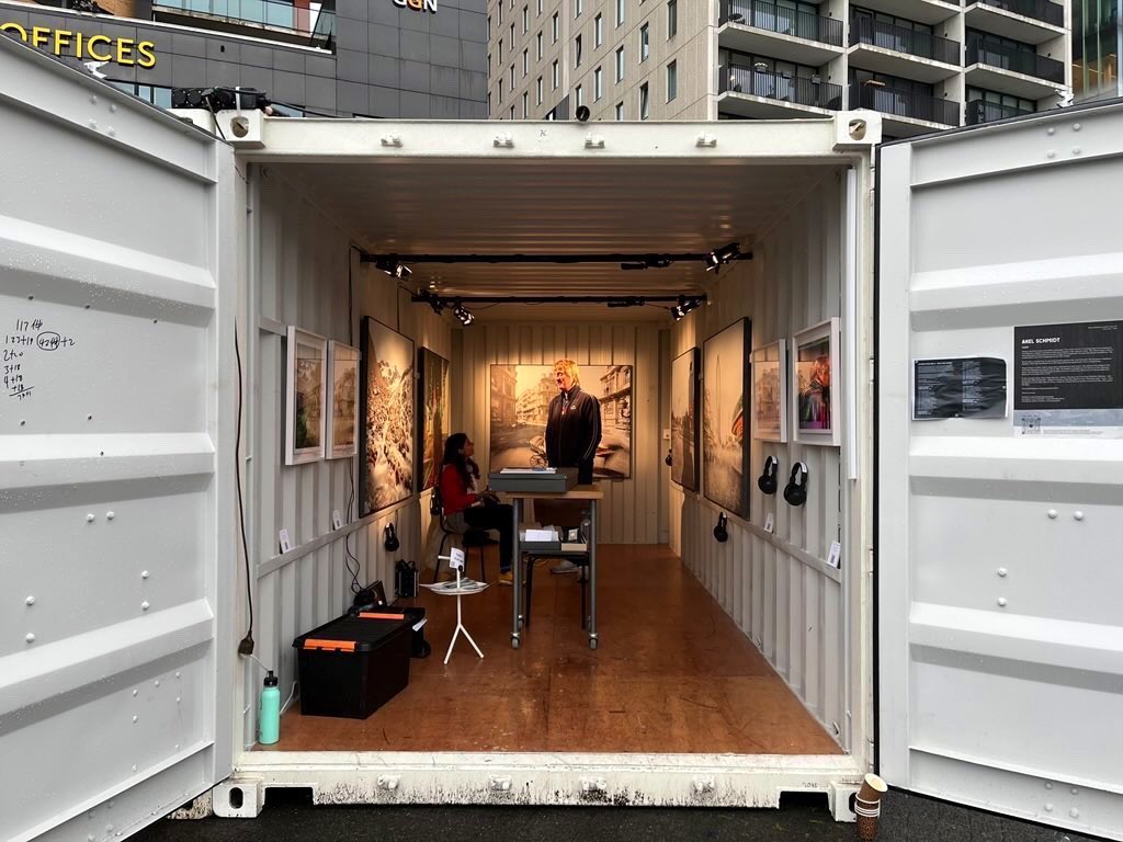annadefez's tweet photo. Rotterdam Photo Fair #rotterdamartweek https://t.co/2AY5gisGdq