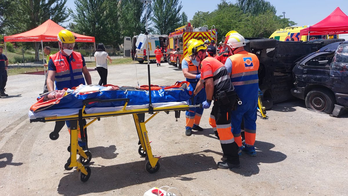 Estevez_Fer's tweet photo. #siempreenequipo #codigotrauma #protocoloaccidentes #granada https://t.co/ht1cryi6Yw