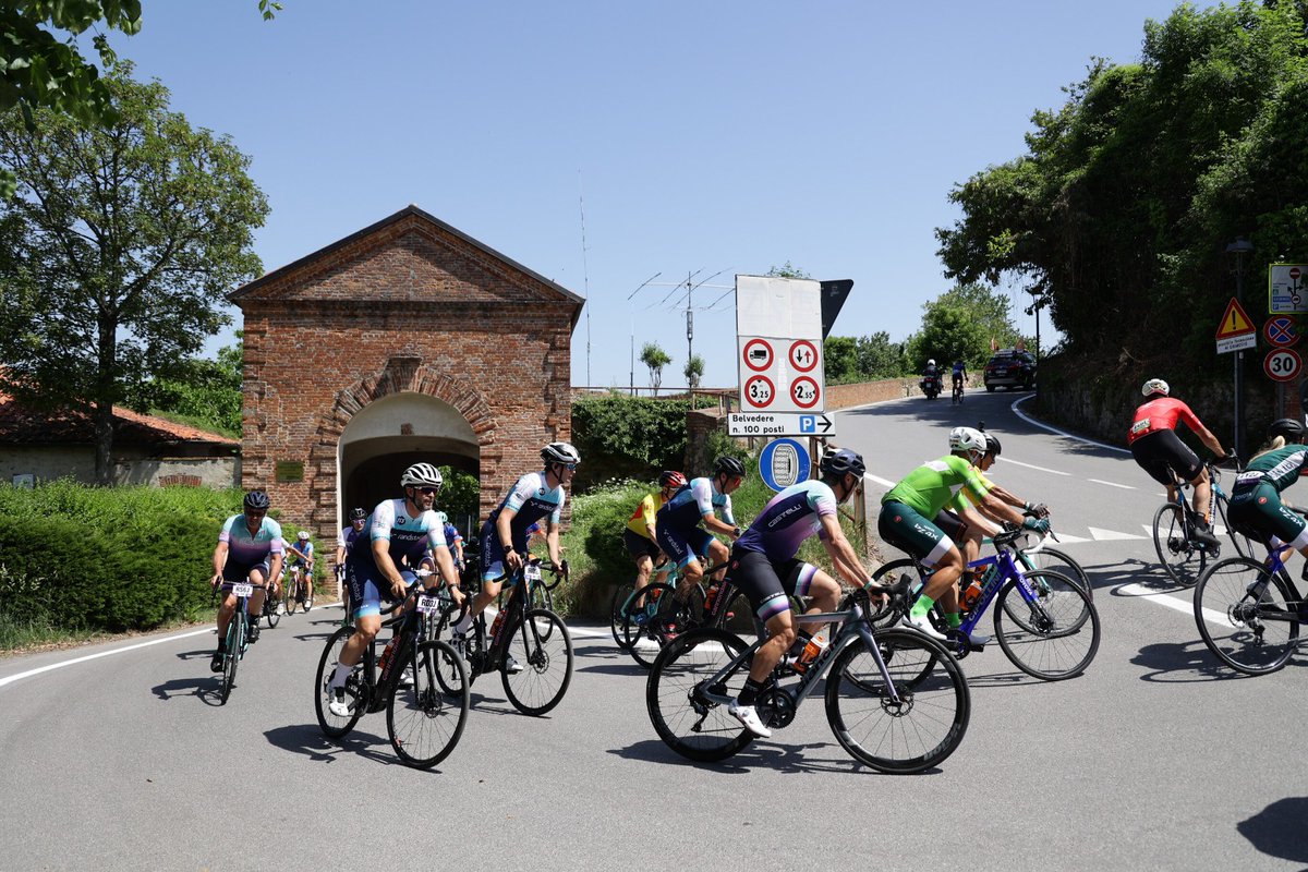 ENIT_italia's tweet photo. Alcuni scatti del #TeamENIT on the road da Mondovì a Cuneo, durante la pedalata piemontese, nelle terre del Barolo e del tartufo. #GiroE @torinopiemonte https://t.co/p8KdujMj87