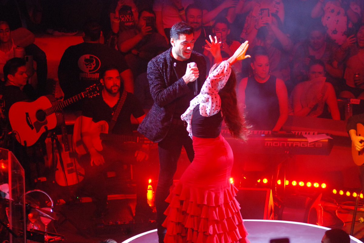 elsolde_mexico's tweet photo. 🤩 Ayer por la noche @_CarlosRivera se presentó en Villahermosa, Tabasco.

🎶 El público disfrutó no solo de su voz sino también de su baile y un espectáculo de luces que acompañó la presentación.👏

📸 Javier Chávez / El Heraldo de Tabasco https://t.co/p7fdm9R3Zi