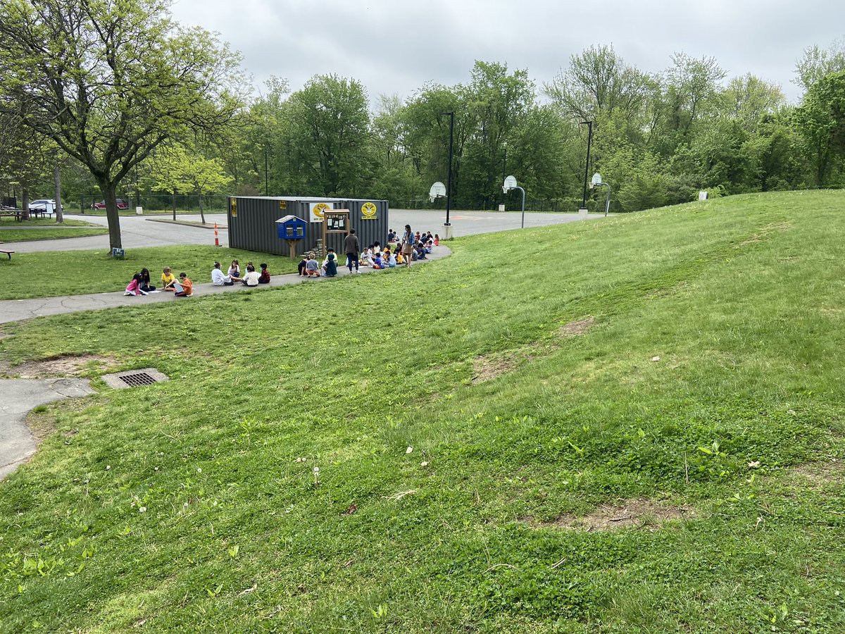 MissYandow's tweet photo. Everywhere you look, second and fourth graders are celebrating their writing on this YARC Day! American Revolution and Forces books are being shared! @EFLMC @EF_FCT #fpsleadingtheway https://t.co/tkkwqiZ3kB
