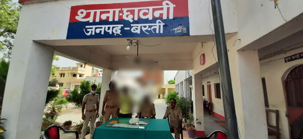 #BastiPolice थाना छावनी थाना अध्यक्ष श्री उमाशंकर त्रिपाठी मय पुलिस फोर्स द्वारा 1100 ग्राम अवैध गाजा व एक अदद 315  बोर कट्टा व एक अदद जिंदा कारतूस के साथ शातिर अपराधी की गिरफ्तारी व बरामद करने में सफलता हासिल 
#UPPInNews
<a href="/Uppolice/">UP POLICE</a>
<a href="/AdgGkr/">ADG ZONE Gorakhpur</a>
<a href="/digbasti/">DIG RANGE BASTI</a>
<a href="/AnilRai_IPS/">Anil Kumar Rai</a>