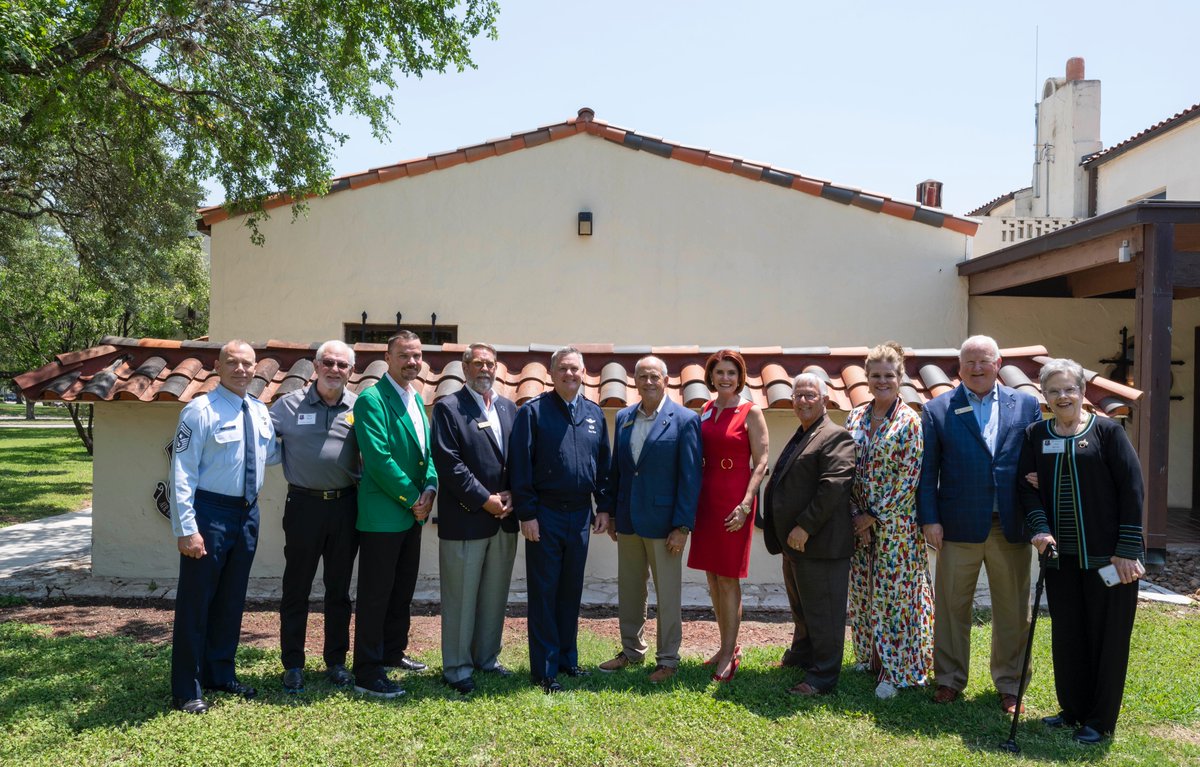AETCommand's tweet photo. Congratulations to the San Angelo community outside of @17TRW_GAFB on winning the Air Education and Training Command Community Support Award! Learn more➡️ https://t.co/9WJebe6lrc #AltusTrophy #TheFirstCommand #communitysupport https://t.co/BTKQSydQde