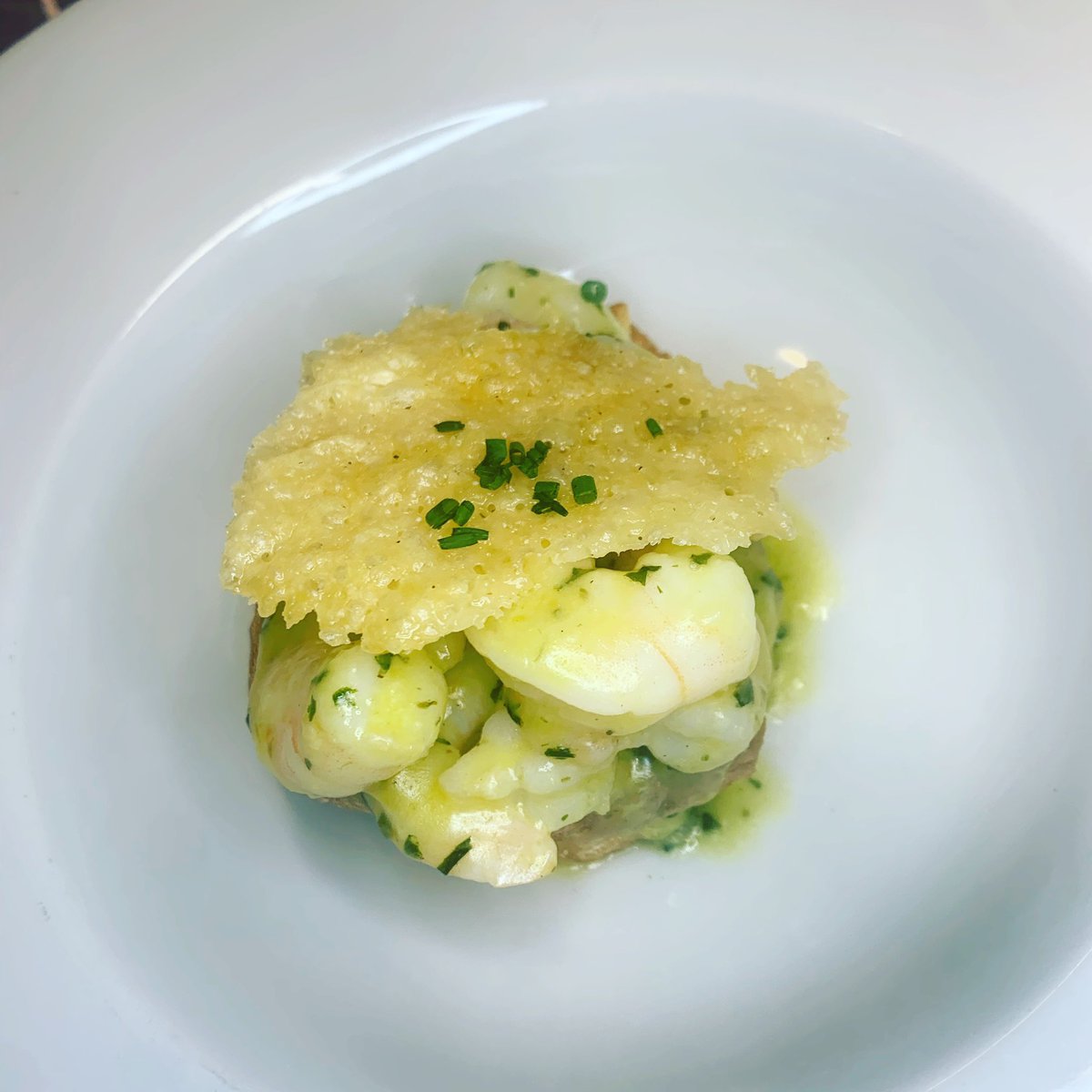 dansimcoebfc1's tweet photo. Wild garlic prawns with Parmesan and sourdough toast, this is banging!! 

#chef #chefsoftwitter #cheflife #yorkshirefood https://t.co/myMZapME9y