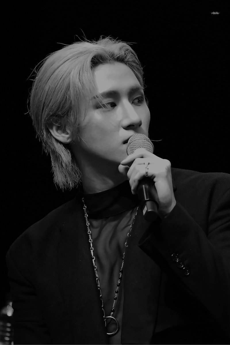 aimimx's tweet photo. 220506 애플뮤직 대면 팬사인회
#몬스타엑스 #MonstaX #아이엠 #창균 #IM 
@OfficialMonstaX https://t.co/fDXiLgE2hF