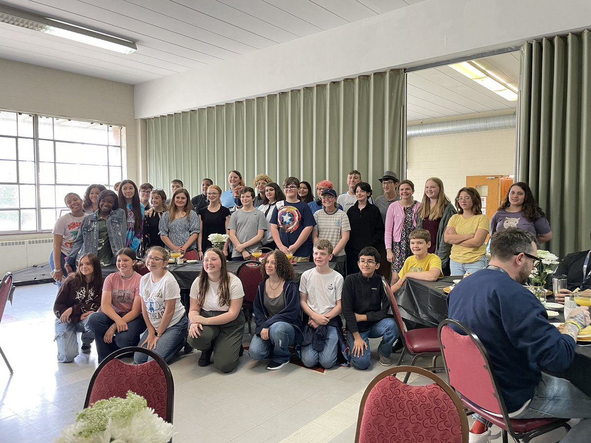 TruebenbachGISA's tweet photo. Had a beautiful delicious breakfast put on by 7th graders in Mr. Shell and Mrs. Keener’s breakout. Great job kiddos. @GIMiddleSchool @GIAcademy @andreakeener8 https://t.co/js5XYi6Ddb