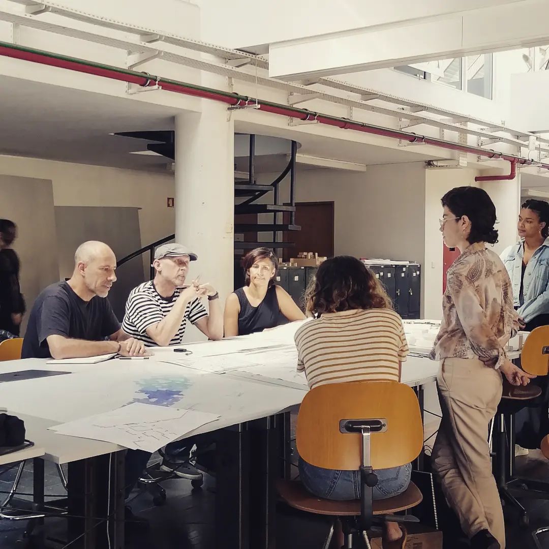 labsustenta's tweet photo. Na passada 5.ª feira tivemos o prazer da presença do prof. Tibor Zoltán Dányi e da prof. Rita Filipe na aula de projecto do prof. Daniel Jesus

#faul #labsustenta #faulisboa #arquitectura #arquitetura #architecture #mestrado #mestradointegradoemarquitectura #architecturaldesign https://t.co/DhHdbU6CNN