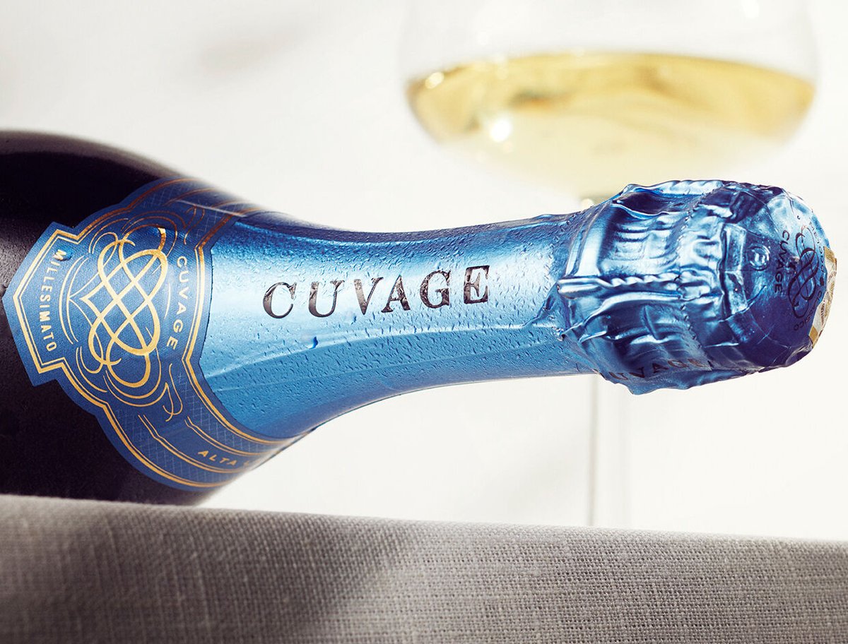 Do you love sparkling wines? Then you should give our Cuvage Alta Langa DOCG 2017 a try! 🇮🇹🍾

This is an Italian golden sparkling wine which is crisp, savoury and structured in taste!🍾

bit.ly/3scqXDD