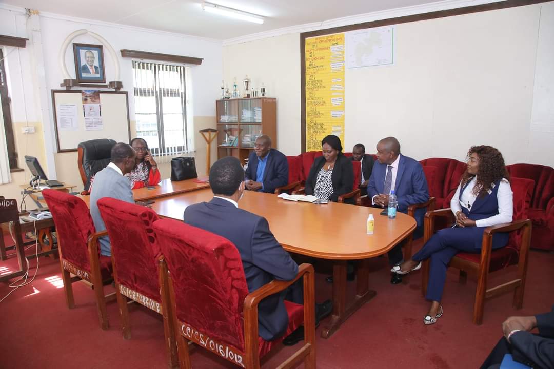 StanbicKE's tweet photo. Under our partnership with the County of Kericho, we'll implement our Accelerate Program which aims to position businesses for success. The campaign: #FutureNiDigital addresses a significant skills gap in the country by boosting entrepreneurship &amp; enhancing digital skills. https://t.co/X4d1V6lmCy