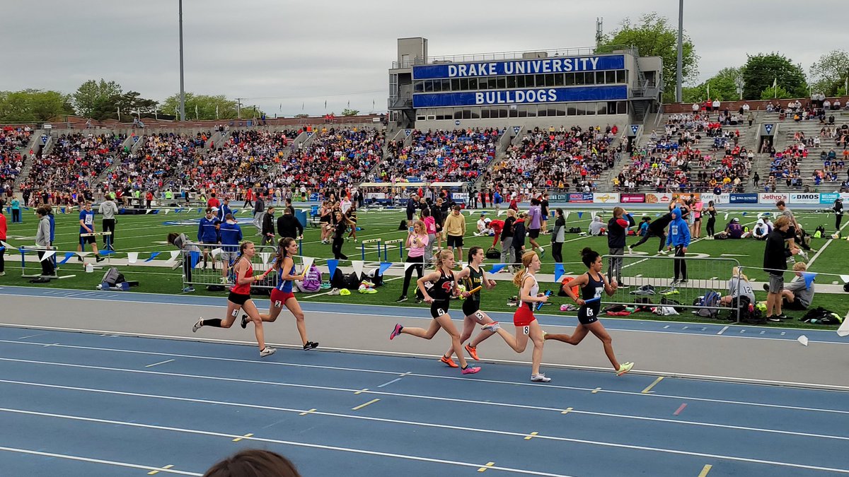 Congrats to all these speedy runners! Also congrats to <a href="/EmONeal12/">Emma O’Neal</a> for breaking her PR from freshman year at STATE!! What a huge accomplishment! @AlhsRunning