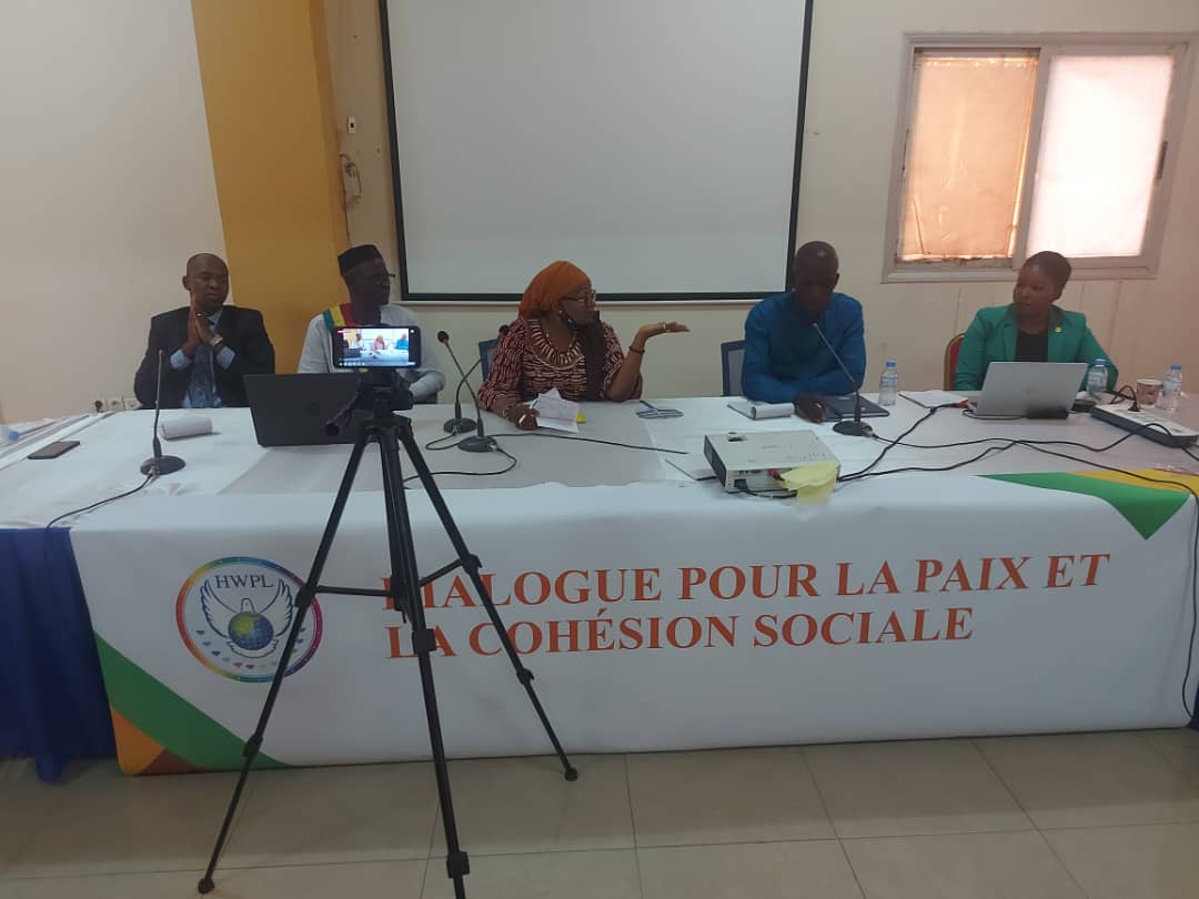 RenedepMali's tweet photo. Nous avons participé à la rencontre de Bamako tenue le Samedi 14 Mai 2022 à la Maison de la Femme de Sabalibougou qui s'inscrit dans le cadre du Projet "Nous Sommes Un" autour du Dialogue pour la Paix et Cohésion sociale.
@hwpl_kr 
@Mali 
@Paix https://t.co/KbWdFMqMvk