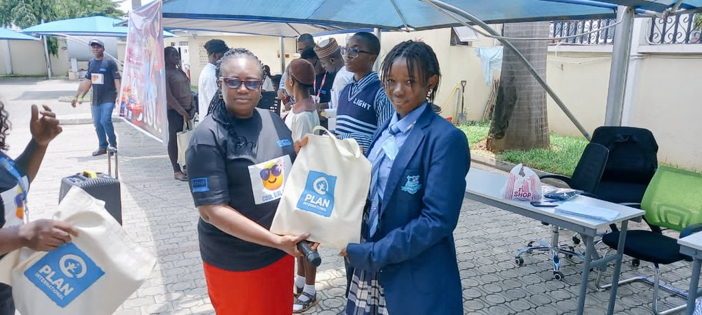 Capville_School's tweet photo. Although, we were informed under very short notice, being Wednesday 18th May 2022, the team emerged FIRST POSITION.
The students were awarded cash prizes, gifts and most importantly admitted into a mentorship programme to run for six (6) months FREE. CONGRATULATIONS #ABreedApart https://t.co/UFWN3eCeR2