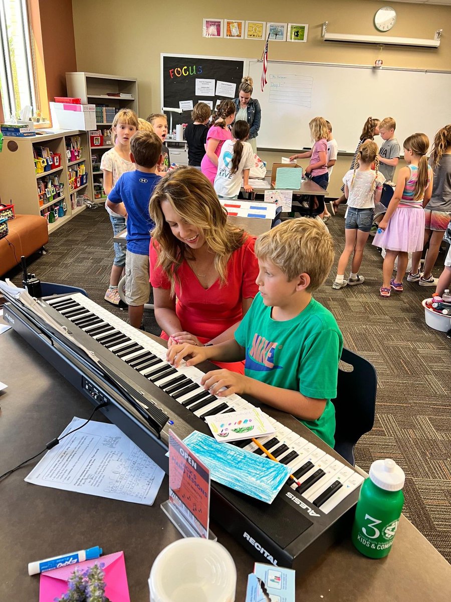 Amy_Andersen_'s tweet image. Second graders learn about economics by opening their own “businesses.” The goods and services provided this week range from custom slime, super hero masks, and painted rocks to fortune telling, carnival games, and piano lessons! #cvpyp #agency