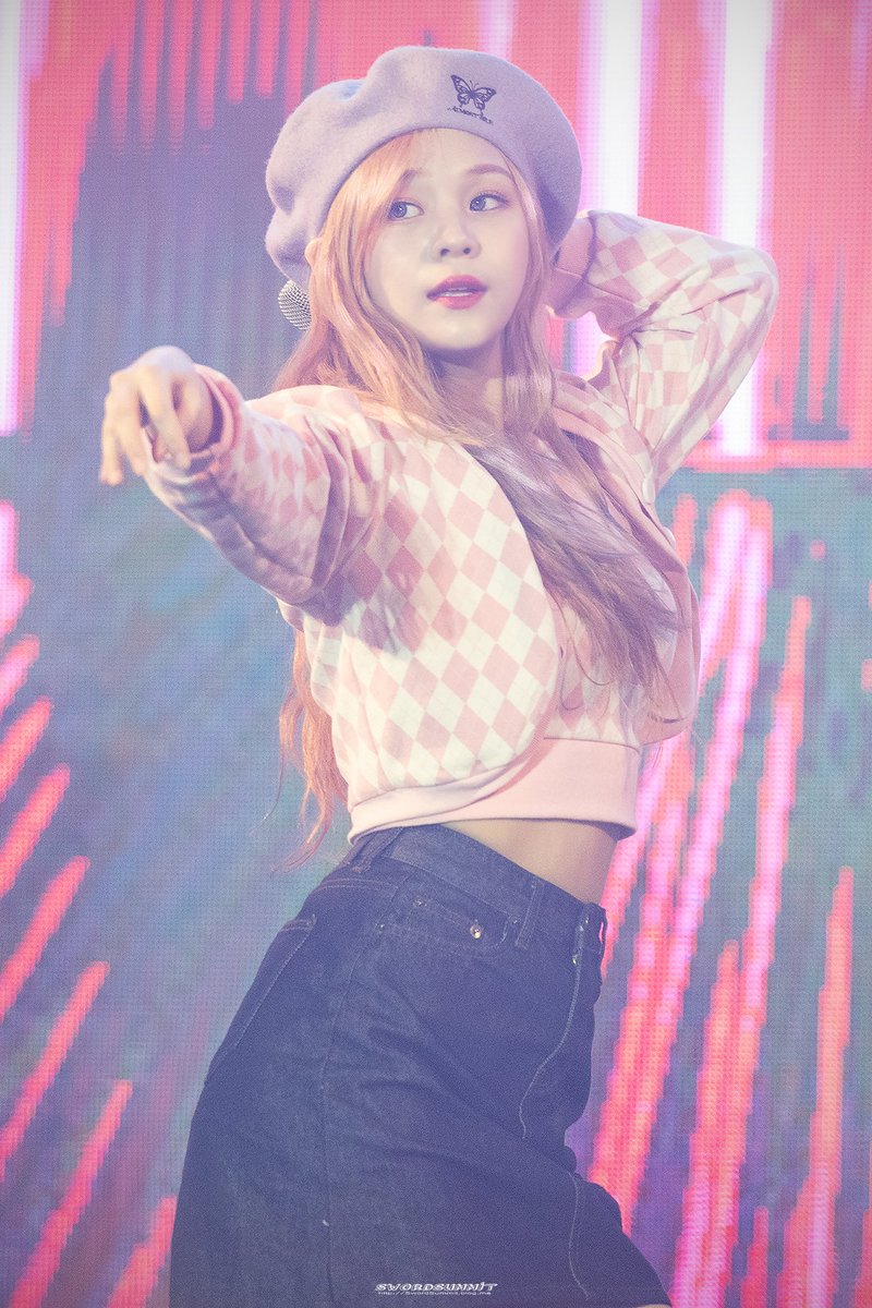 SSSJ1ST's tweet photo. 220517 전국장애학생체육대회 #VIVIZ #비비지 #엄지 https://t.co/gW77mpHU3r