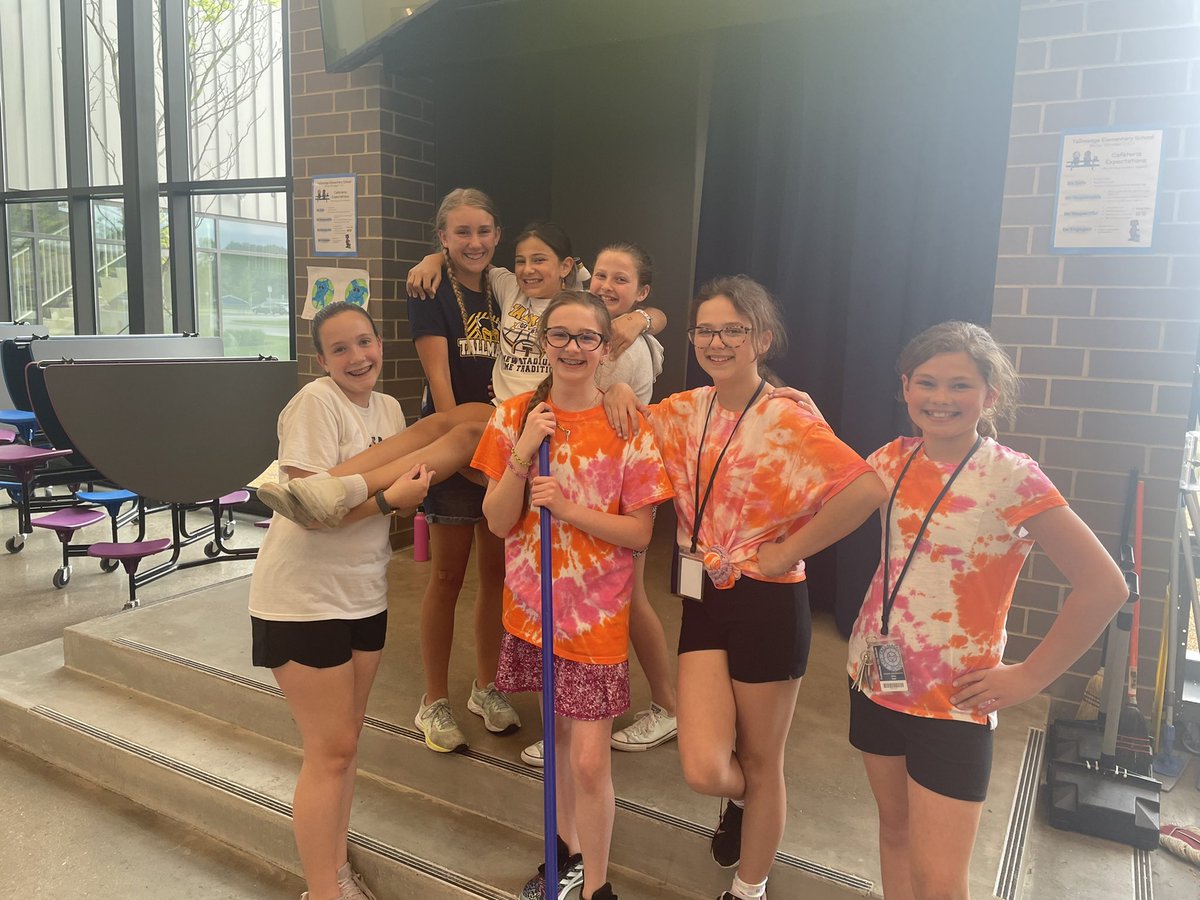 HoldenRavida's tweet photo. Such a fun group of 5th Grade helpers this week. Thanks for all that you do for our Kindergartners!! #TallmadgeElementary #5thGradeRoleModels https://t.co/M3wcfo0CFN