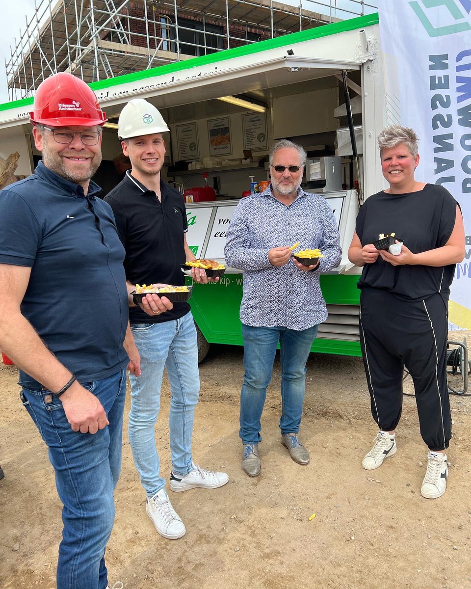 Hoogste punt woonzorgcomplex Ottersum. Onze tevreden opdrachtgever trakteert! Dank aan Woningcorporatie Destion!