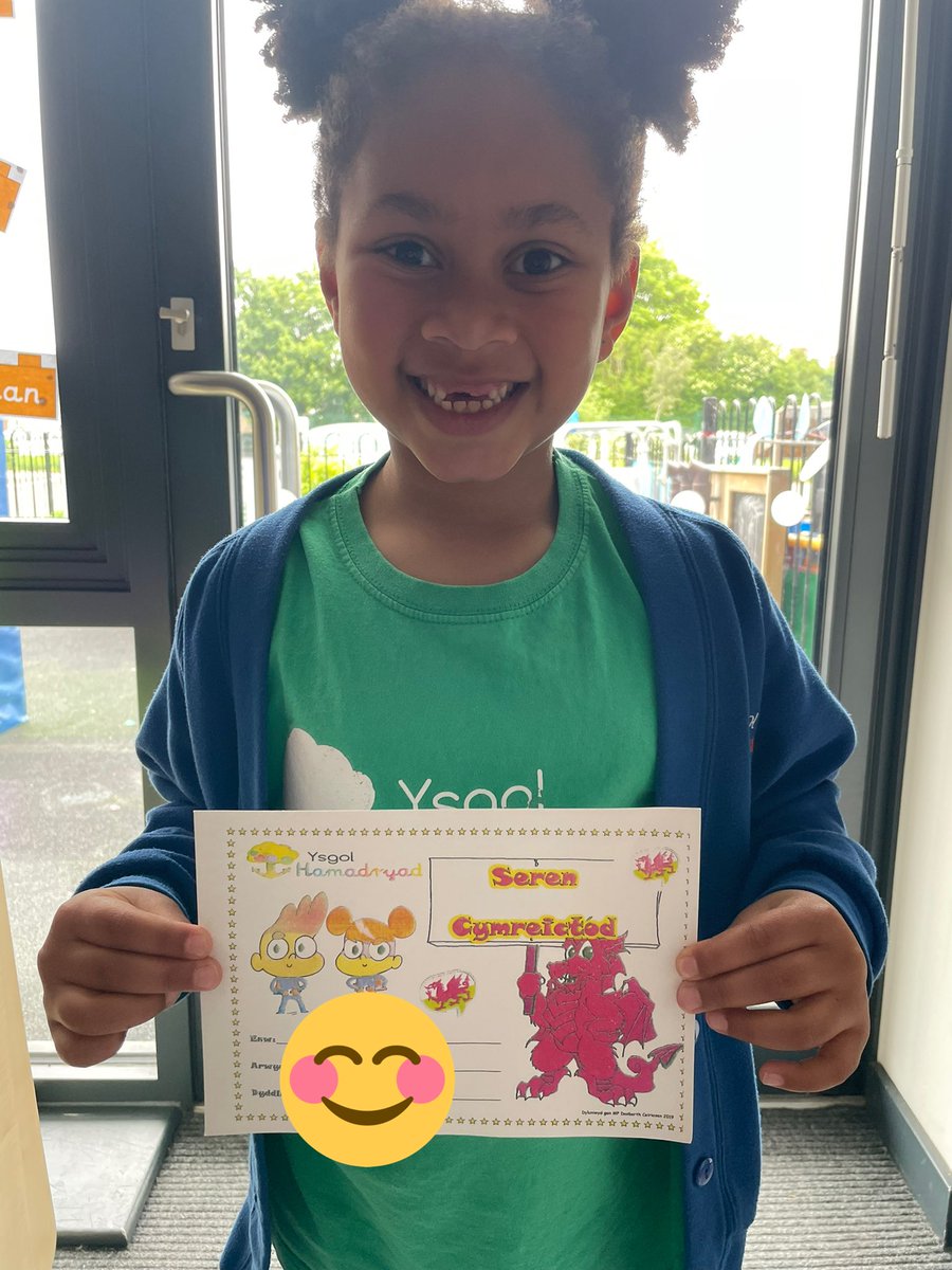 Llongyfarchiadau enfawr i Seren Cymreictod yr wythnos hon! ✨🏴󠁧󠁢󠁷󠁬󠁳󠁿 Ymdrech fawr i siarad a sgwrsio  yn  y Gymraeg gyda’i ffrindiau <a href="/YsgolHamadryad/">Ysgol Hamadryad 🏴󠁧󠁢󠁷󠁬󠁳󠁿</a> <a href="/CCHamadryad/">🏴󠁧󠁢󠁷󠁬󠁳󠁿Comisiynwyr Cymraeg Hamadryad</a>