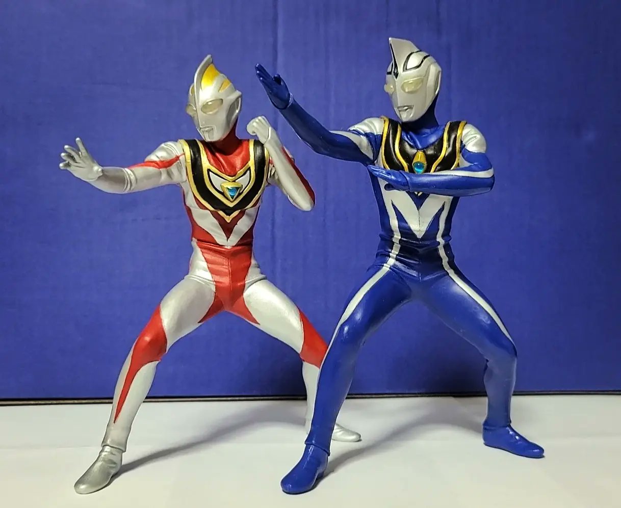 ウルトラマンガイア英雄勇像　ウルトラマンアグル（V1）　全２種セット