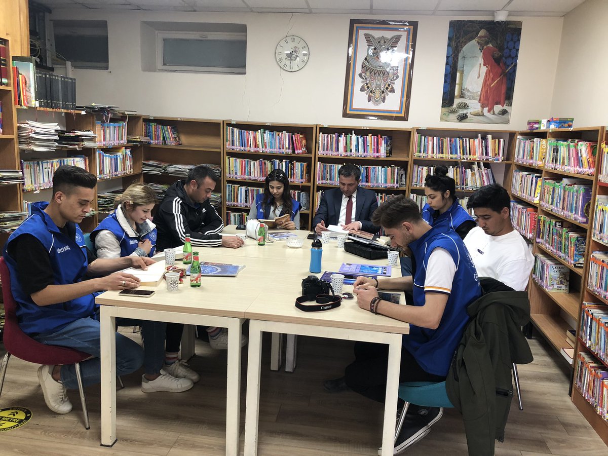 HalkKeciborlu's tweet photo. 15-21 Mayıs Gençlik Haftası kapsamında Keçiborlu Gençlik Merkezinden Gönüllü Gençlerimizle  Kütüphanemizde kitap okuma etkinliği gerçekleştirdik.
@TCKulturTurizm 
@KTBKYGM 
@OdabasAli 
@KeciborluKymkm 
@GSB_KeciborluGM https://t.co/UddCrBy3b6