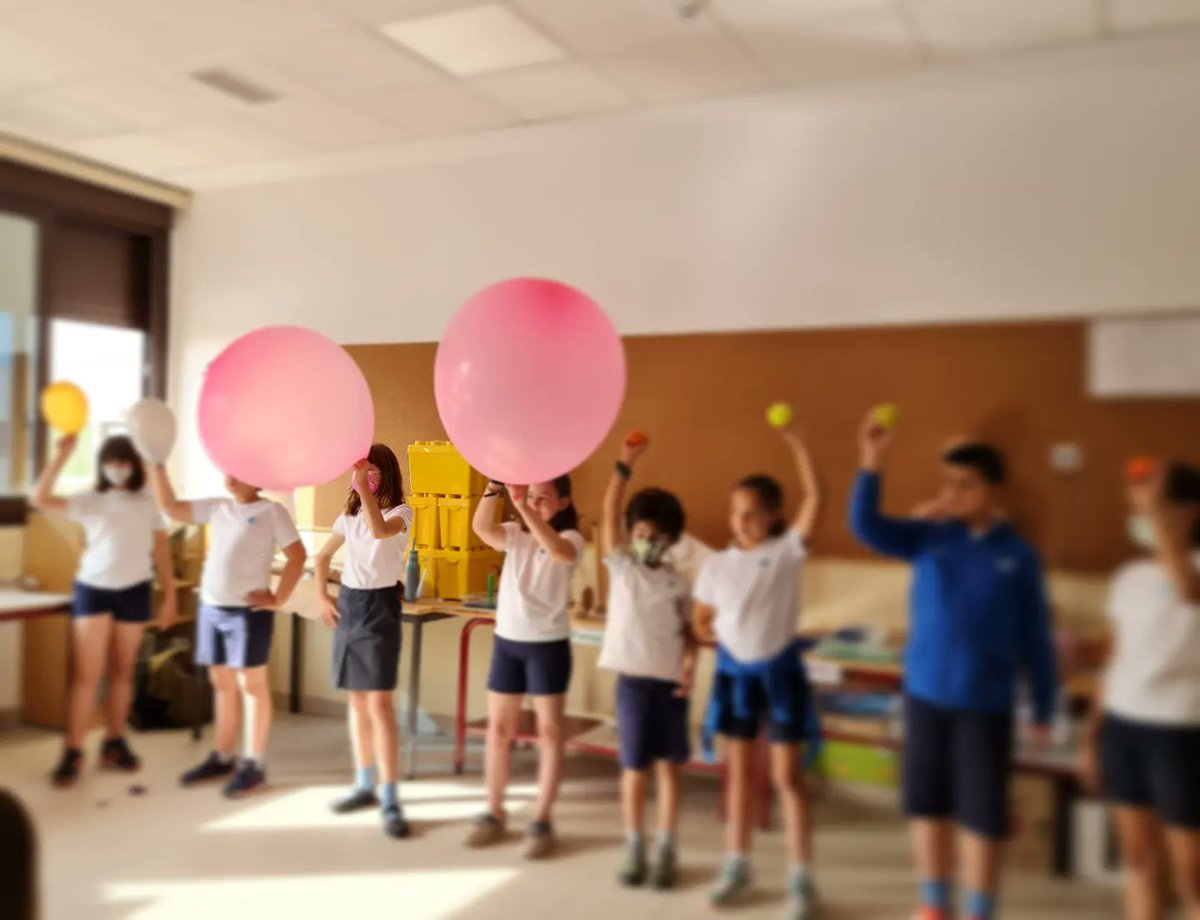 CeipFontan's tweet photo. En 5⁰ hemos disfrutado de una sesión super interesante de #cienciadivertida en nuestro #laboratorio 🌌☄️🧪🎈
Actividad ofrecida por la @JMDFuencarral

#ceipfontan #stem #ciencia #aprendermanipulando https://t.co/A5CyzQceIP