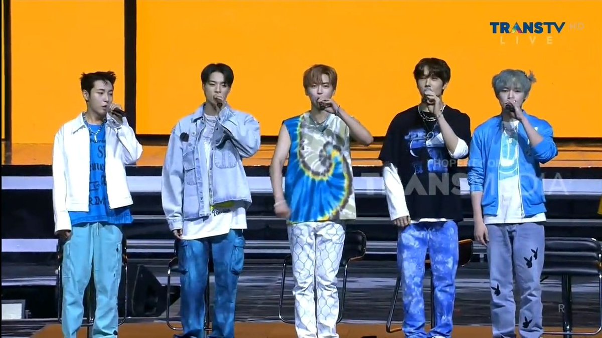 jejeila's tweet photo. RASA INGIN PACARIN SATU SATU JADI MEMBLUDAK
#nctdreamatallobank #JENO #renjun #jaemin #CHENLE #jisung #letoy https://t.co/WC3OR0JlXs