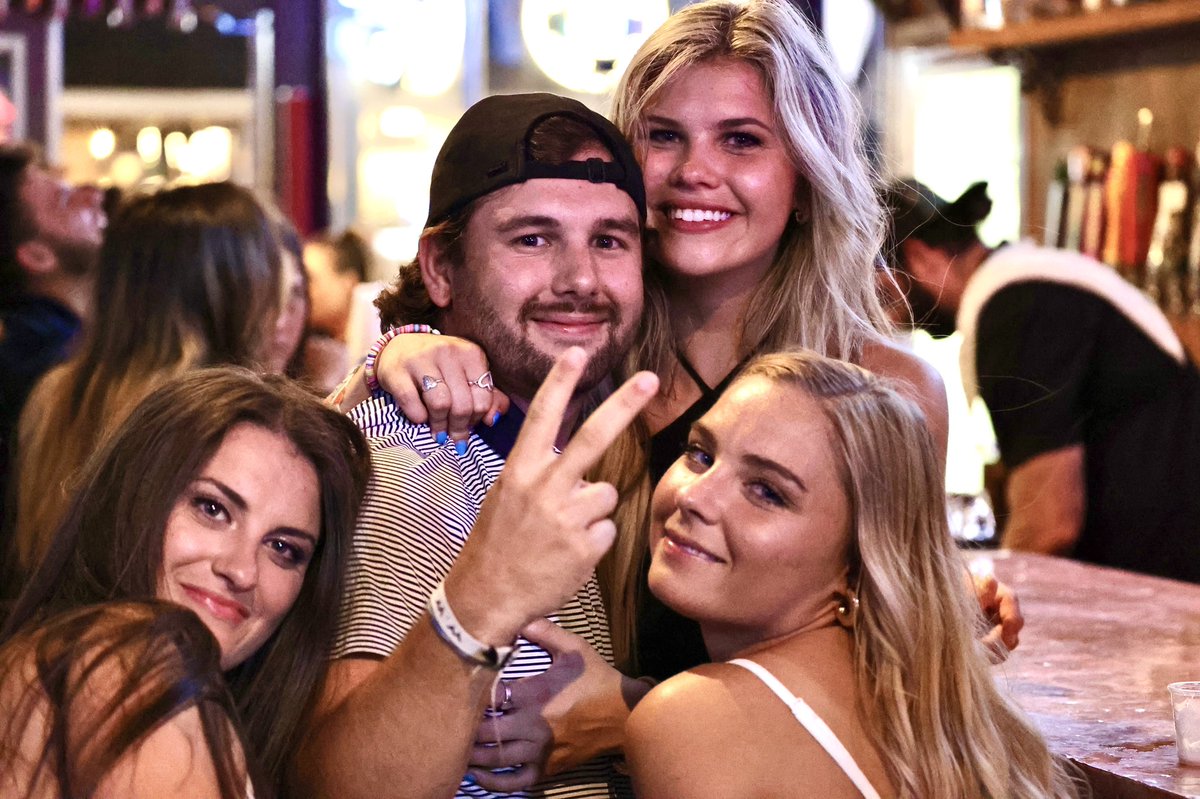 🍻 The perfect place to hang out
#odalys #fridaynight