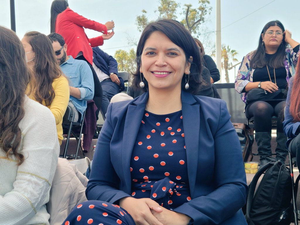 criordor's tweet photo. Me emociona que la #ConvenciónConstitucional esté en #Mejillones, el paraíso marino de infancia, donde decisiones políticas y económicas lo transformaron para siempre. Su alma de pueblo pequeño aún resiste, su gente de trabajo e infinito horizonte 🌊💜☀️ https://t.co/ZHXJ7D6RtN