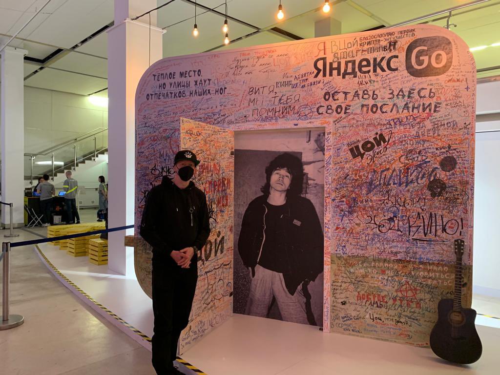 quality_cat_dj's tweet photo. Throwback to March when visiting the BioPic Exposition of the very famous Russian musician Виктор Цой (Victot Tsoy) and his Кино (Kino) Band.. Had a big influence on me during the times as well. It’s good to switch sometimes 🎸 

#expo #biopic #victortsoy #tsoi #qualitycat https://t.co/8mco7fHWtf