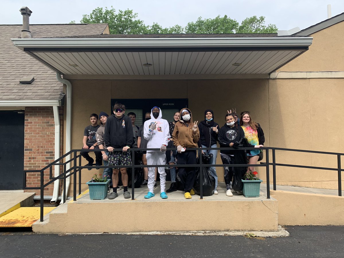 TonkaAVID's tweet photo. AVID 9 giving back a thank you to Northland Christian Church for the amazing breakfast every Thursday morning.  #Thank you @TonkaNation @NKCSchools #AVIDROCKS https://t.co/CoiySp7RsI