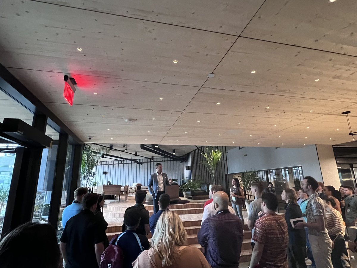 eb_92984's tweet image. Awesome morning with @ClevelandULI at @IntroCLE for the National Young Leaders Exchange. Thank you to @dwhalen5 &amp;amp; @MayorBibb for the discussion around our city and development in CLE!