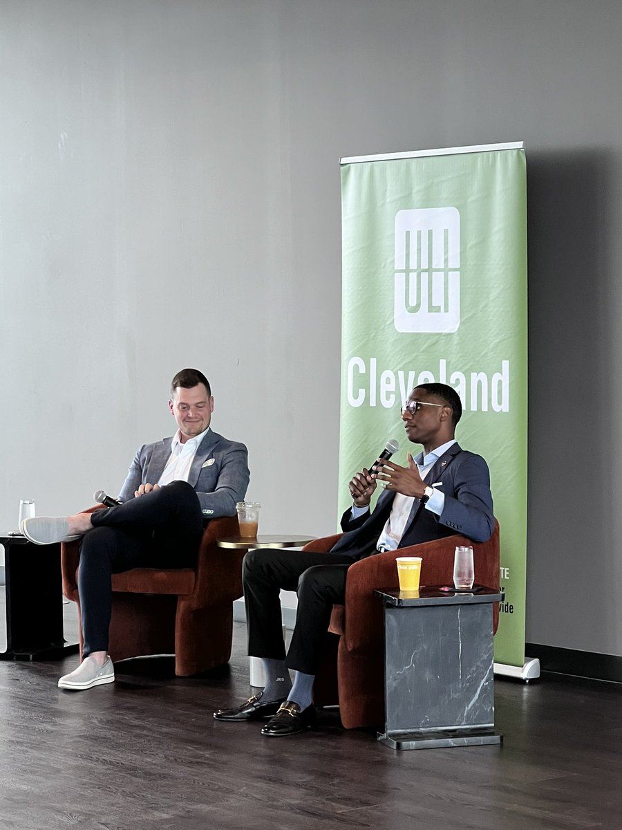 eb_92984's tweet image. Awesome morning with @ClevelandULI at @IntroCLE for the National Young Leaders Exchange. Thank you to @dwhalen5 &amp;amp; @MayorBibb for the discussion around our city and development in CLE!