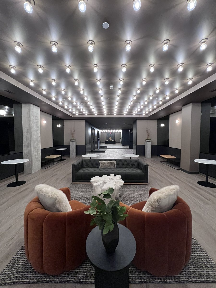 eb_92984's tweet image. Awesome morning with @ClevelandULI at @IntroCLE for the National Young Leaders Exchange. Thank you to @dwhalen5 &amp;amp; @MayorBibb for the discussion around our city and development in CLE!