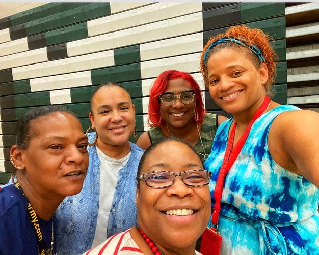 zillah_ingram's tweet photo. The best part of being in the MMA Fam is the Lifetime of Friendships. Oh, who happen to be fun to work with! Here we just finished ✔️ up Senior Check out. Our singing and dance videos are even more hilarious. 🤣
#milfordmillacademy #seniorcheckout https://t.co/7yCrbTNi7a