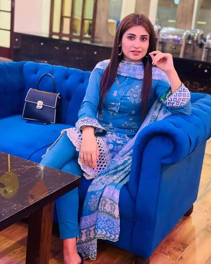 zoi_hashmi's tweet photo. *کیوں ایک دعا میں اٹک گیا ہے دل*

*کیوں تیرے سوا کچھ مانگا نہیں جاتا 🥀🌚* https://t.co/GZxbXg6hhm