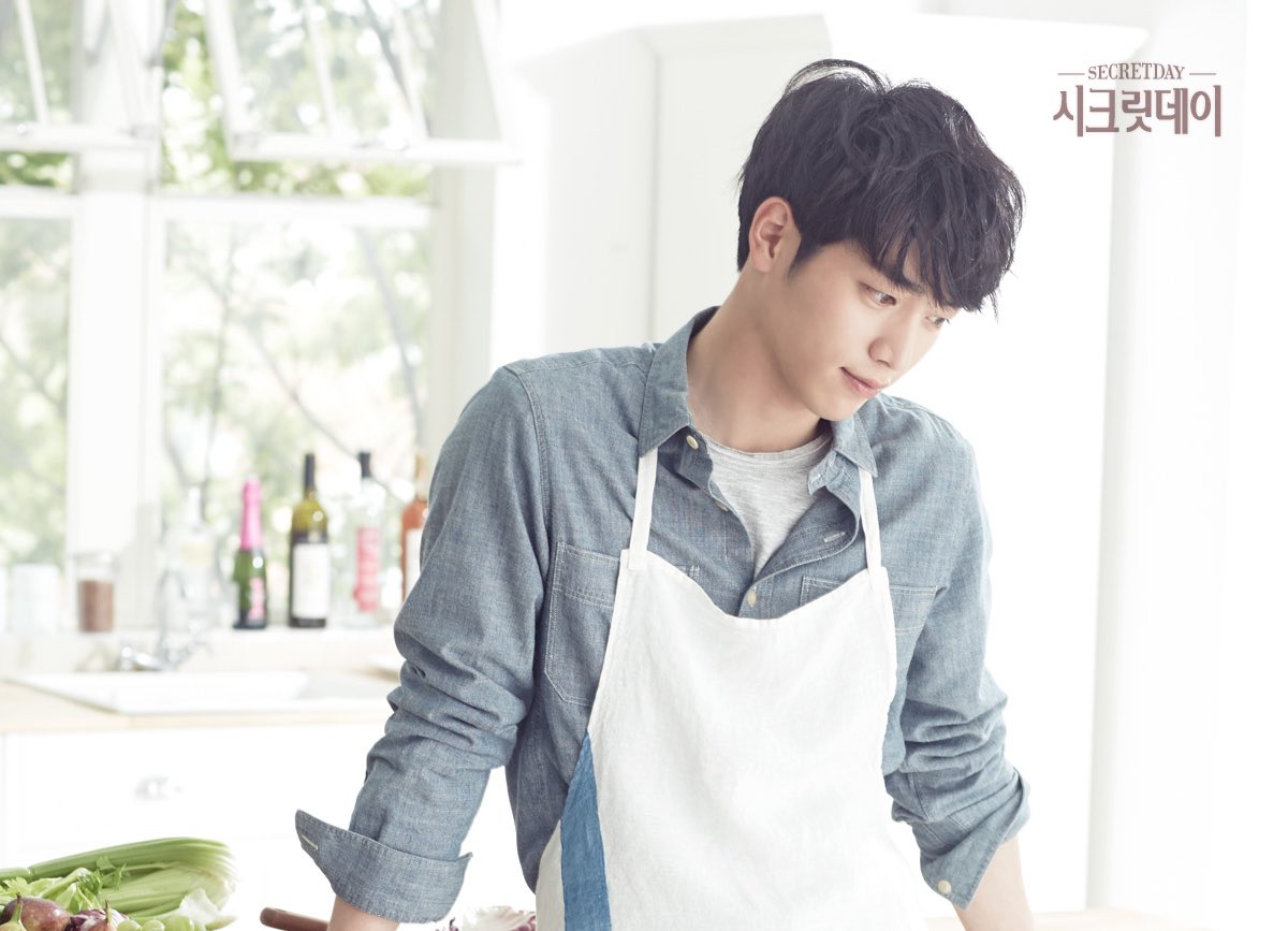 lily_kj1012's tweet photo. ああ。。。明日でD1年なんて。。。!
頑張って待たなきゃですね💪💪
#ソガンジュン #seokangjun #서강준 #D366 https://t.co/rLc1MhdeIx