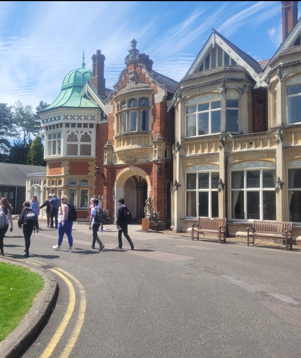 MissMiltonHist's tweet photo. This week I had the opportunity to take 15 Year 9 students on their first ever secondary school trip. We drove to @bletchleypark &amp; took part in an awesome code breaking workshop. We saw an enigma machine from 1945 &amp; the students were an absolute credit to the school 🌞🚐 https://t.co/rZpb2VvuSL