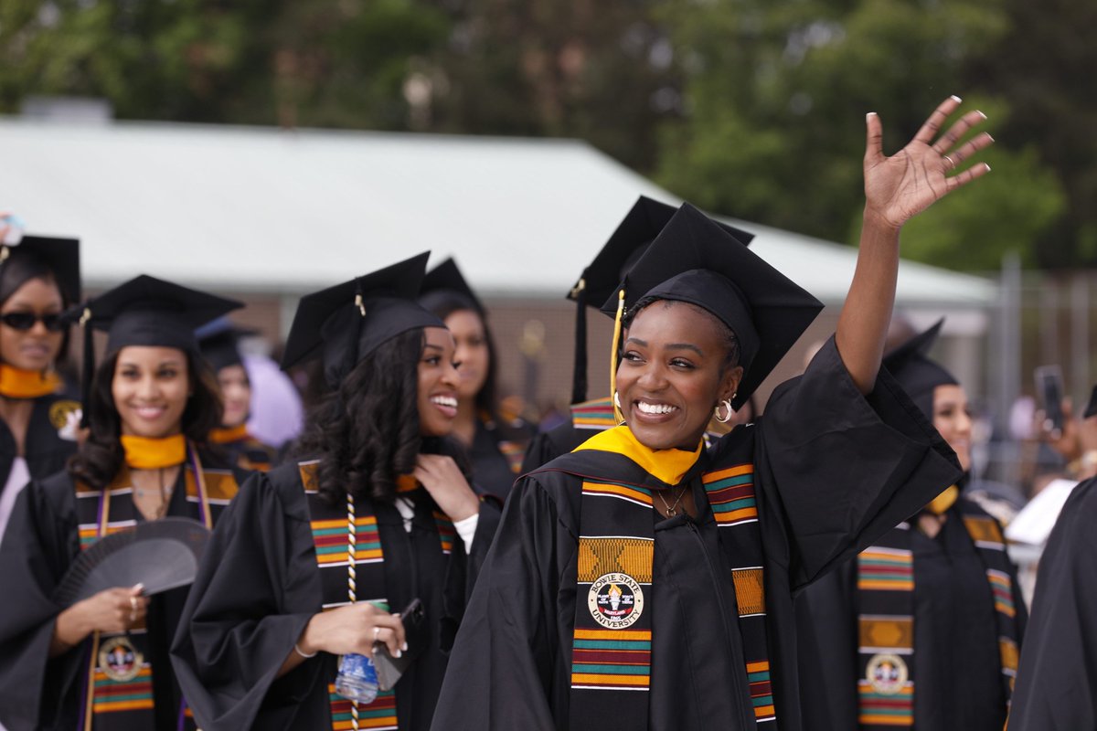 BowieState's tweet photo. Boldly walking into the future. #BSUgrad2k22 https://t.co/thLHdslWoF