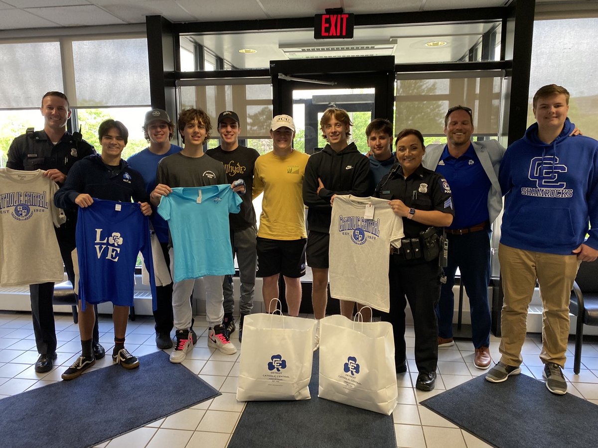 novipolice's tweet photo. Thank you to Catholic Central for stopping by the Novi Police Department today. In honor of Law Enforcement week, they dropped off shirts and water bottles as an act of appreciation. #PartnerswithourCommunity #thankyou https://t.co/zA8DKkBKXa