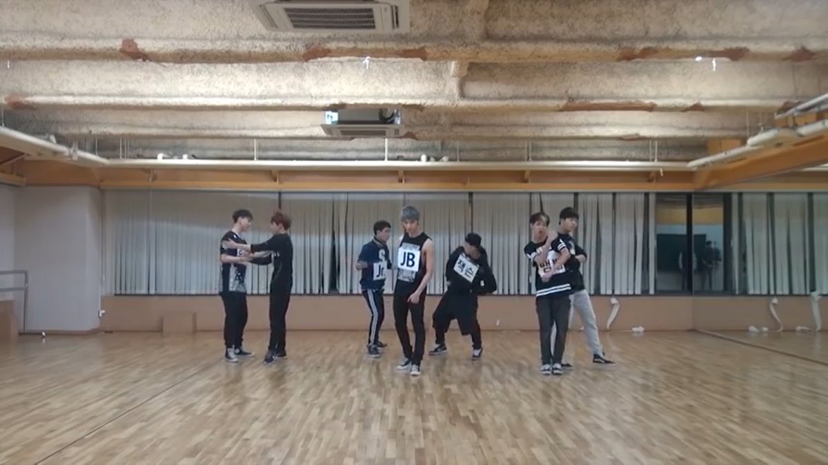 withGOT7for7's tweet photo. I knew the blocking looked familiar. They did it on purpose. You can’t tell me otherwise. 😭 #GOT7 #갓세븐 @GOT7 https://t.co/DeDY6YHvfW