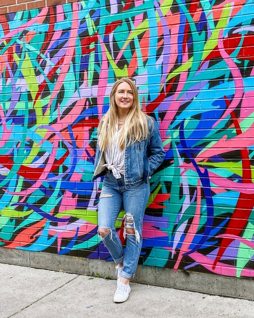 Live in color. 🌈​​​​​​​​
​​​​​​​​
🎨: @wemfer​​​​​​​​
.​​​​​​​​
.​​​​​​​​
.​​​​​​​​
.​​​​​​​​
#murals #streetart #painting #walltraveled #colorful #graffiti #keeprinowild #rinoartists #shoplocal #fivepoints #gloveville #denver # #visitdenver #rinodist… instagr.am/p/CdyMGCZgNPm/