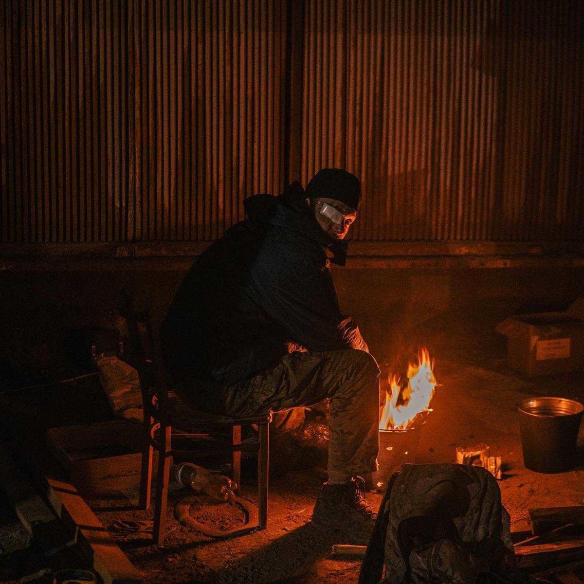Agenzia_Ansa's tweet photo. UCRAINA I "L'Azovstal luogo della mia morte e vita", l'addio di Dmytro Kozatsky, il combattente  del battaglione Azov posta su Twitter le sue ultime foto dall'acciaieria #ANSA https://t.co/eMC01qg93W https://t.co/lU2CSYgnIR