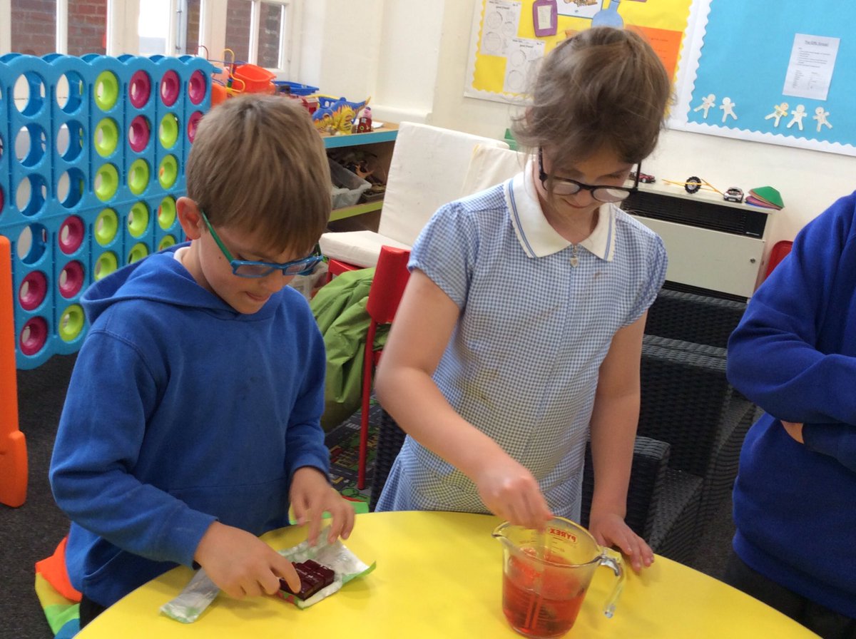 TH_AfterSchoolC's tweet photo. We’ve been busy making jelly this afternoon in magpies! If only it was ready to eat straight away! 😋 #tanghall https://t.co/LwMqh3hAQD