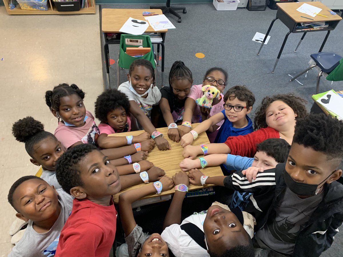 🎶It’s the final count down🎶 #DisneyDay @Killian_STEAM <a href="/franklinscsu/">Stacey Franklin</a> @PaigeMaloneKES @gore_mgore <a href="/jamesann_sheley/">James Ann Lynch Sheley</a>