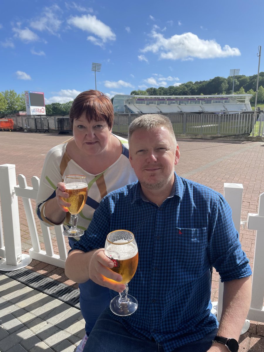 Having a beer with ⁦@jayiowunison⁩ at the #Ageasbowl at the end of the first day of #bigweekend ⁦<a href="/UNISONSE/">UNISON South East</a>⁩