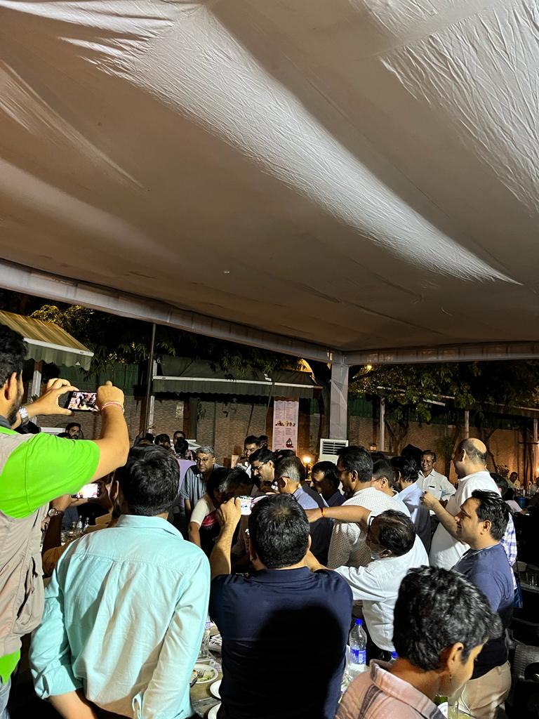 हम सब कुछ लोगों की विदाई की तैयारी कर रहें हैं। All PCI members please vote for #TeamBasak and help us realise dreams of thousands of real journalists. 
#ItsTimeForChange #Transparency <a href="/ItsTimePCIpolls/">For A Better & Inclusive Press Club</a> <a href="/PCITweets/">Press Club of India</a>