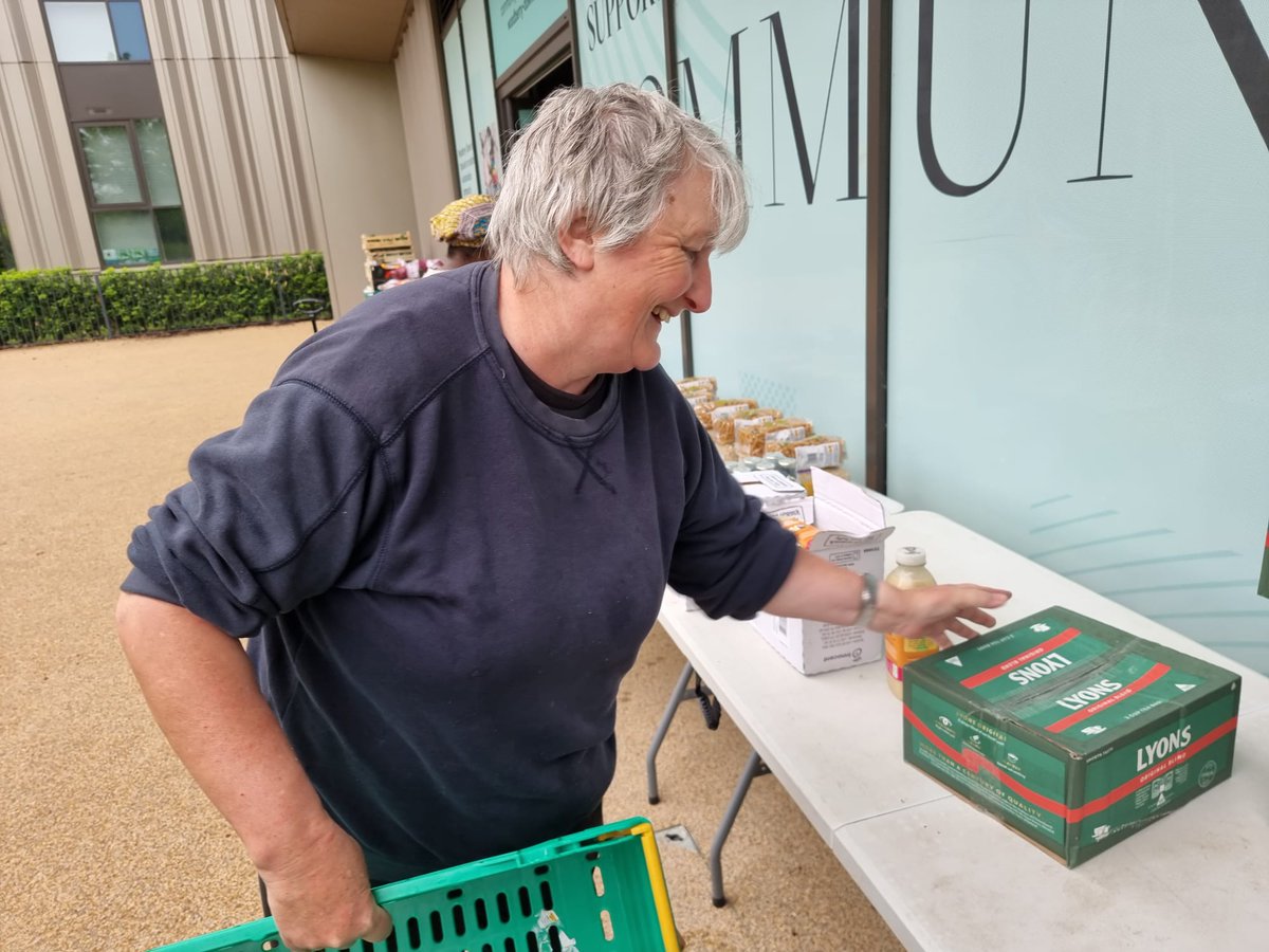 Woodberryaid's tweet photo. No matter what the weather,come rain 🌧 or shine 🌞 Woodberry Aid delivers their food parcels to the residents of Woodberry Down Est today @felixprojectuk #streetbox @mayorofhackney @CarolineSelman @SarahWoodberryD @WDCOResidents @jackiem34147794 @euphemiachukwu @WilliamSheehy1 https://t.co/PMZzkzUDh4