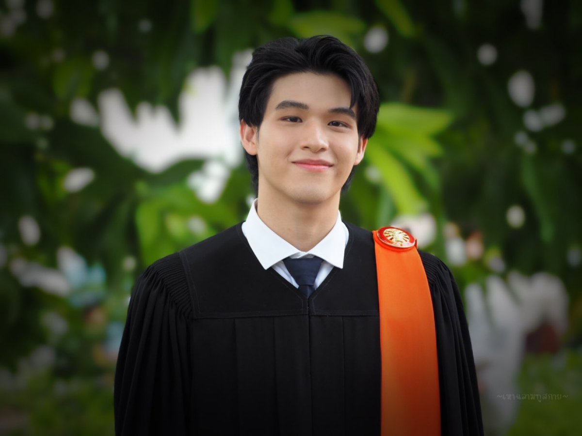 haochalarmtosky's tweet photo. ปากกาวงไม่หมดจริงๆ #skywongravee #CongratSKY https://t.co/b5yWgT1jaZ